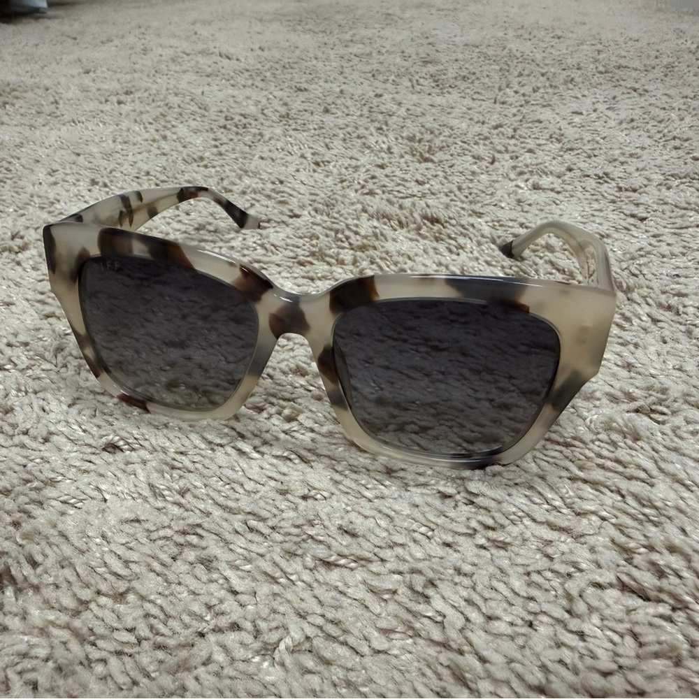 Diff Eyewear Tortoise and Cream Square Sunglasses with Smoke Lenses